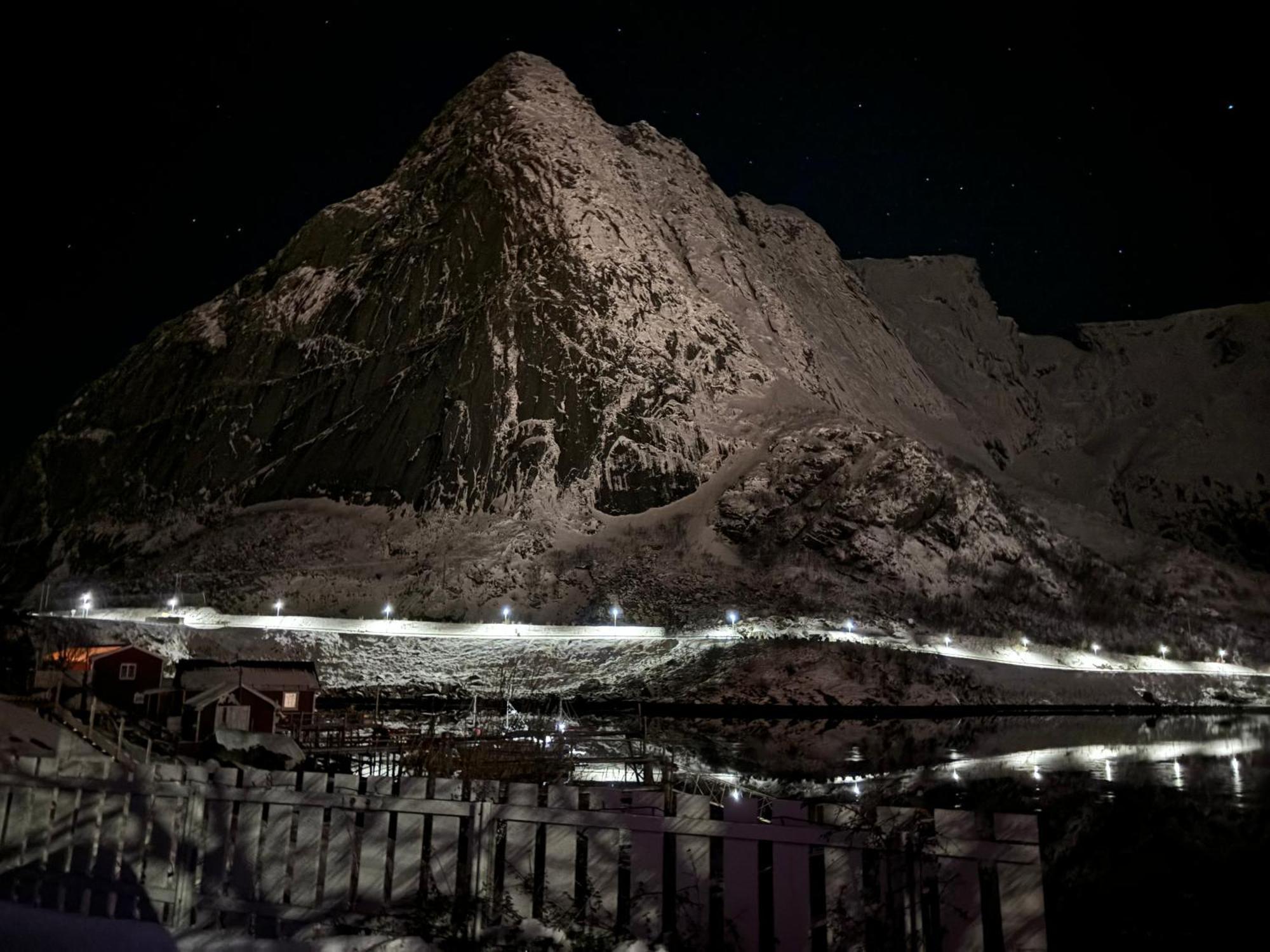 Reine Basecamp - Apartments & Rooms ภายนอก รูปภาพ